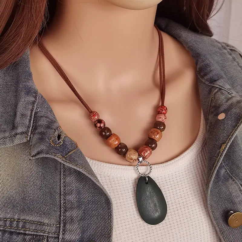 女性のためのエスニックトーテムネックレス,手作りの木製ペンダント,ヴィンテージのウォータードロップ,毎日のジュエリー